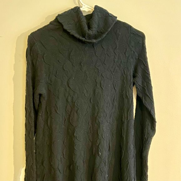 Cut Loose Navy Blue Patterned Turtleneck Tunic, Size Small - Picture 3 of 4